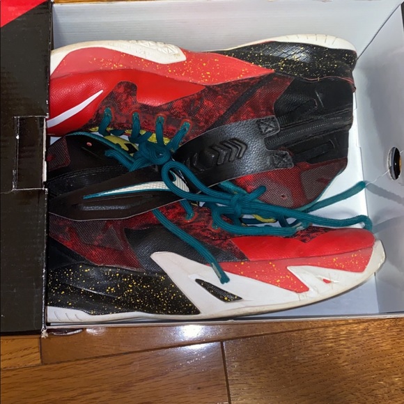 Nike’s (NEED GONE ASAP)(PLEASE READ DESCRIPTION) - Picture 11 of 16